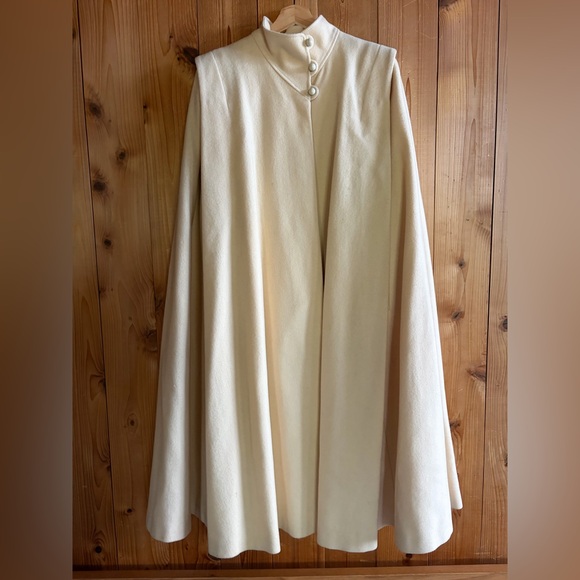 Vintage Bromleigh Wool Cream Cape